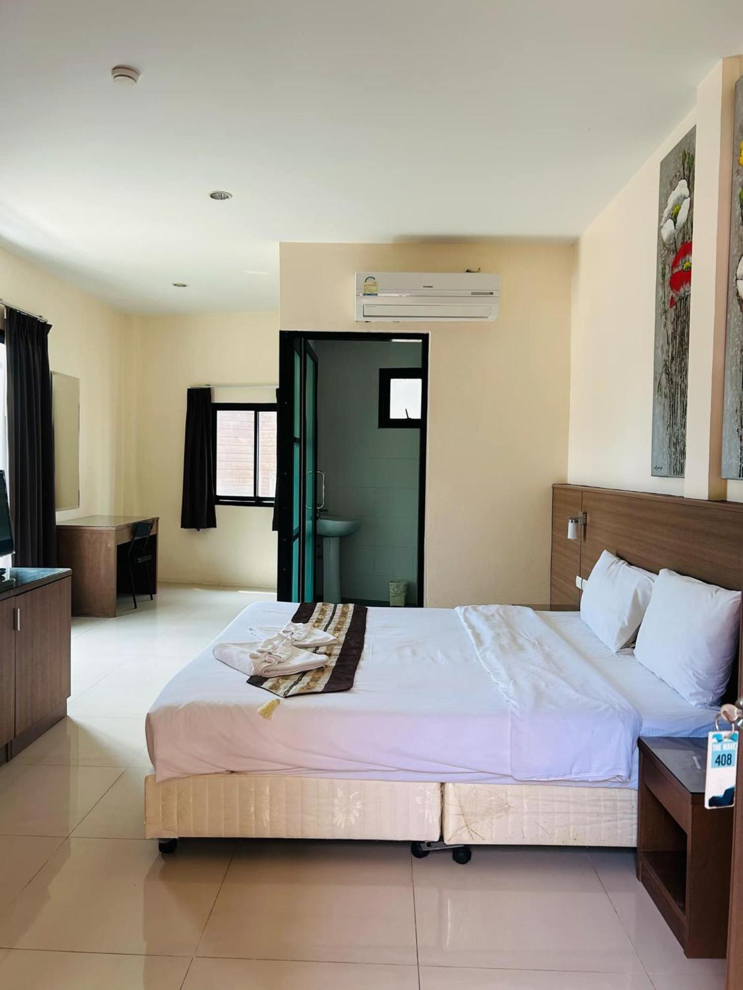 Royal Waves Hotel Patong Exteriör bild