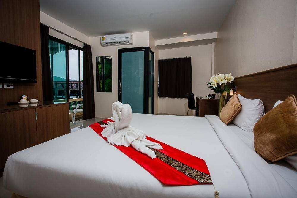 Royal Waves Hotel Patong Exteriör bild