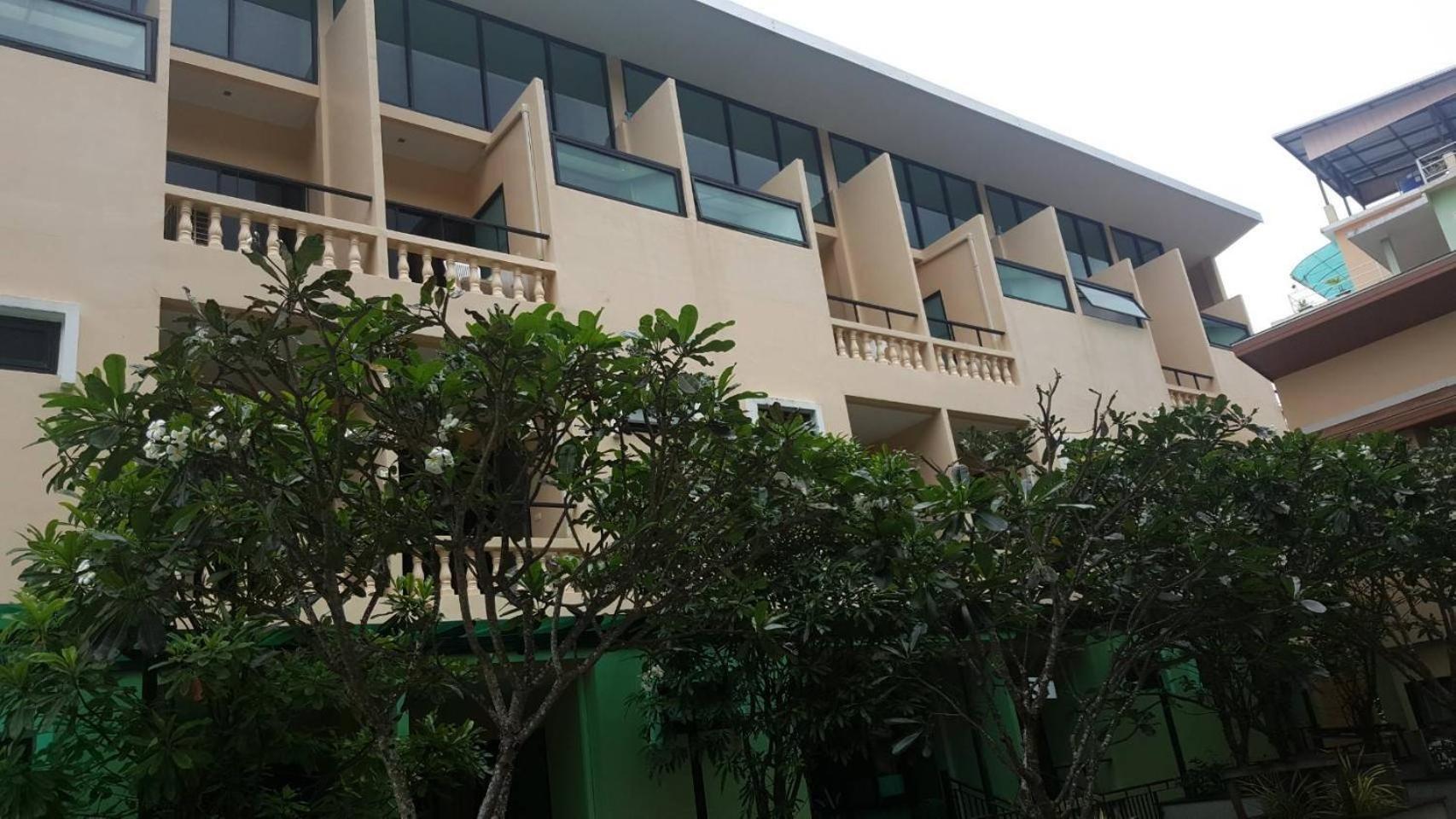 Royal Waves Hotel Patong Exteriör bild