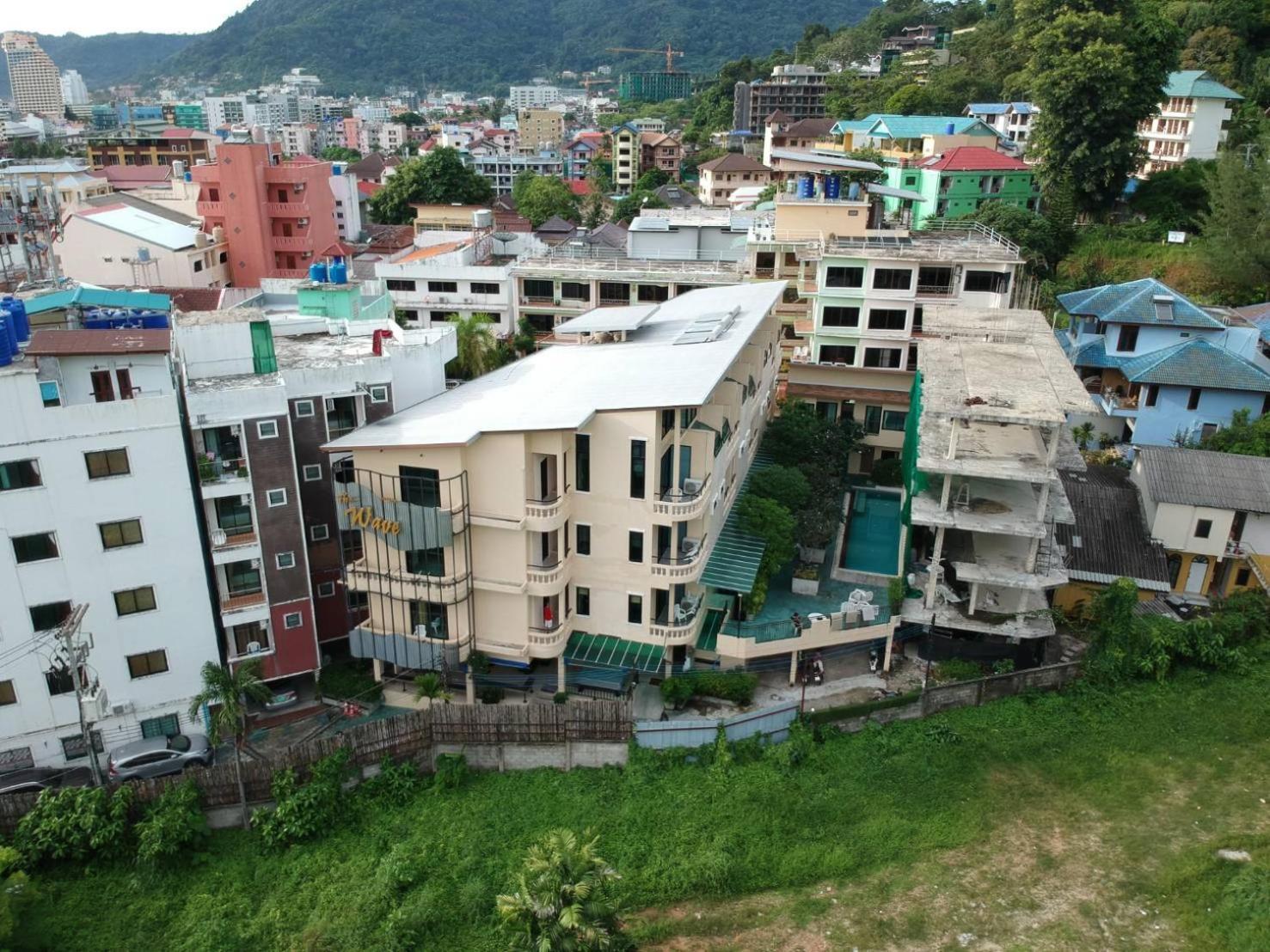 Royal Waves Hotel Patong Exteriör bild