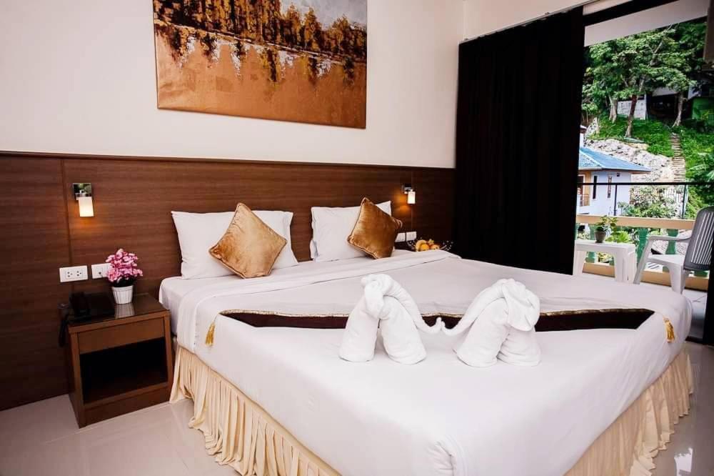 Royal Waves Hotel Patong Exteriör bild