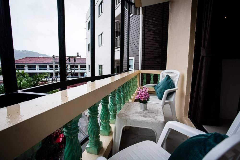 Royal Waves Hotel Patong Exteriör bild